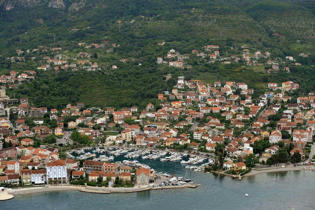 Apartments Kuc Tivat Exterior foto